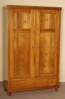 Schrank, im Stil von 1910/20, Kirschholz massiv, zweitÜrig, Zugriffe sekundÄr, kÖnnen entfernt werden, SchlÜsselschild fehlt, Schublade ...