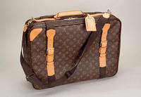 Kleiner Koffer LOUIS VUITTON, typ. Design, Innenfach, UmhÄngeriemen, ca. 52 x 37 x 12 cm