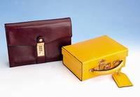 MÄnnerhandtasche GOLDPFEIL, bordeauxrotes Leder, Zahlenkombination, Inneneinrichtung, 27 x 20 cm
