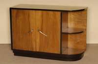 ArtDeco-Sideboard, Frankreich, um 1920, kaukasischer Nußbaum in gespiegeltem Bild furniert, zum Teil schwarz abgesetzt, seitlich geschwungene ...