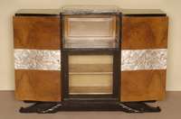 ArtDeco-Sideboard, Frankreich/Paris, um 1920 , Eiche und Nußbaum (Wurzelholz) in gespiegeltem Bild furniert, zum Teil schwarz abgesetzt, ...