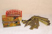 BahnÜbergang und BrÜcke, MÄrklin, 30er/40er Jahre, Spur HO, BahnÜbergang Nr. 458, WÄrterhÄuschen fehlt, im orig. Karton, sonst guter ...