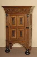 Schrank, Holland, um 1870, nach dem Vorbild von 1720 gearbeitet, Eiche massiv, auf balusterfÖrmigen FÜßen, 1-tÜrig mit 4 aufgesetzten ...