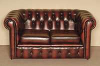 2-sitzer Sofa, wohl England, 60er/70er Jahre , Chesterfield-Stil, rÖtliches Rindsleder von guter QualitÄt, lose Kissen, RÜcken und Seiten ...