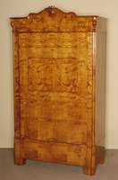 Schrank, deutsch, um 1860, Korpus Weichholz, Birkefurnier, Louis-Philippe-Stil, seitlich abgeplattet, 1-tÜrig, sogenannter Blender, poliert, ...