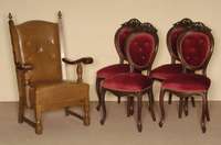 4 StÜhle, deutsch, um 1890, Louis-Philippe, Mahagoni massiv, gebogene Beine und RÜckenlehne, BekrÖnung vorstellend Obstdekor, roter Samtbezug ...