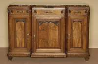 Anrichte, Frankreich, um 1923/25, Korpus Weichholz/Eiche, komplett auf Rahmen gearbeitet, Nußbaum massiv, kaukasisch Nußbaumfurnier, doppelt ...