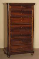 Herrenkommode, deutsch, um 1860, Korpus Eiche und Weichholz, Palisanderfurnier, z.T. quer verlegt, 7 Schubladen, mit Leistenverzierung, diese ...
