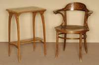 Etagere, Frankreich/Nancy, um 1895/1900, leichte Anspielung an barocke Formen, ansonsten reiner Jugendstil, ausgesuchtes Zierbelholz, ...