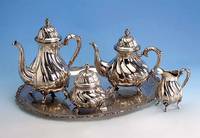 Kaffee- und Teeservice auf Tablett, 800er Silber, total ca. 3330 g, best. aus: Kaffeekanne (DÄmmring fehlt), H. ca. 27 cm, Teekanne, H. ca. 21 ...