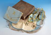Freimauererobjekte 5 StÜck, Kassel, Großloge, 1870/80; 2 Orden, Klein hell bzw. dunkelblau emailliert, Original RipsbÄnder in blau und gold, ...