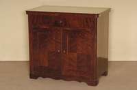 Halbschrank, deutsch, um 1880, Korpus Weichholz, Mahagoni massiv, Mahagonifurnier, Inlets gespiegelt, poliert und lackiert, Gebrauchsspuren, ca. ...