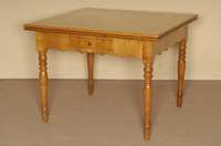 Ausziehtisch, deutsch, um 1870, Kirschbaum massiv, Kirschbaumfurnier, auf gedrechselten Hochbeinen, an der Seite eine kleine Schublade , sehr ...