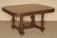 Ausziehtisch, Frankreich, um 1880, Nußbaum massiv, Henry Deux, FÜße verstrebt, gedrechselt, Zarge getreppt, Ausziehplatten nicht vorhanden, ...