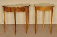 Beistelltisch, im Biedermeierstil, Kirschbaum massiv, Kirschbaumfurnier, 3 eckige Beine, praktisches MÖbel, vielfach verwendbar, Gebrauchsspuren, ...
