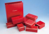 CARTIER-Konvolut, best. aus: 8 Etuis und Ordner, 2 x Armreifetuis (1 x must de Cartier) , 1 x Collieretui, 2 x Brillenetuis must de Cartier, 3 x ...