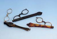 Konvolut 3 Lorgnons, Frankreich 1860-1890, Schildpatt und Horn, 1 x Brillenteil Metall, altersbed. Gebr.-sp., sammelw.