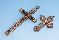 Konvolut 2 Kreuze Italien um 1900, Mikromosaikarbeiten, 1 x mit Photoeinlage, Gedenkkreuz, 1 x mit vollplastischem, aufgelegtem Jesus, beide bez. ...