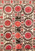 Susani Stickerei, Usbekistan, um 1900, ca. 314 x 215 cm, SchÄtzwert: 5900.- EURO, 4 bahnig, EHZ: 3, fleckig, sehr selten, SammelwÜ rdig, Museal. ...