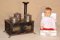 Kinderherd, Gebr. Bing NÜrnberg, um 1900, geschwÄrztes Blech mit MessingtÜrchen, auf vier KlauenfÜßen stehend, mit drei TÖpfen, ...
