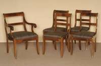 Sitzensemble, England, im Stil von 1820, bestehend aus Armlehnstuhl und 4 StÜhlen, Mahagoni massiv, Mahagonifurnier, Seiten elegant geschwungen, ...