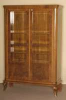 Vitrine, deutsch, um 1920, ArtDeco, Korpus Weichholz, Kirschbaumfurnier, zweitÜrig, 3/4 verglast, facettiertes Glas, MÖbel in schlichter ...