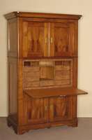 AufsatzsekretÄr, deutsch, um 1830, Biedermeier, Korpus Weichholz, Kirschbaumfurnier, zweitÜriges Aufsatzteil, Unterteil mit 2 TÜren und einer ...
