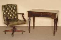 KapitÄnsstuhl, England, um 1960, Sheratonstil, Mahagoni massiv, grÜnes Rindsleder, genoppt und geheftet, Untergestell auf Rollen, drehbar, Leder ...