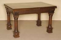 Großer Ausziehtisch, deutsch, um 1900, im gothischen Stil, Historismus, Eiche massiv, z .T. furniert, auf gedrechselten Beinen, oben mit ...