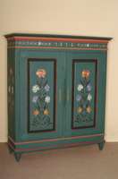 Gaderobenschrank, deutsch, datiert 1814, Weichholz massiv, blau gefaßt, Bemalung mit BlÜtenmotiv, dies wohl um 1960 erneuert, eckige FÜße, ...