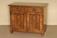 Halbschrank, deutsch, um 1880, GrÜnderzeit, Korpus Weichholz, Nußbaumfurnier, Lisenen gerillt, TÜrfÜllungen mit gespiegeltem Nußbaumfurnier, ...