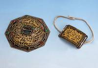 Abschluß fÜr Kropfkette, Hochzeit, Silber teilvergoldet, um 1865, Monogr. der Verheirateten CH und WZ, graviert, Millegriffverzierung, rote und ...