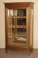Vitrine, deutsch, um 1910, Empirestil, Korpus Eiche, z.T. Weichholz, Mahagonifurnier, leicht gebogene Vierkantbeine, Front und Seite verglast, ...