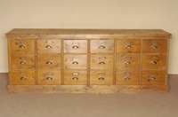 Ladenschrank, deutsch, um 1900, Weichholz massiv, Fußleiste und obere Platte spÄter, 18 Schubladen, Schilde original, BeschlÄge spÄter , MÖbel ...