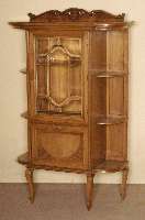 PrunkschrÄnkchen, deutsch, um 1900, Jugendstil, Korpus Weichholz, Nußbaumfurnier, gebogene Beine, seitlich gebogen, mit 3 AblagefÄchern, ...
