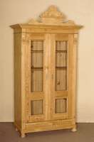 WÄscheschrank, deutsch, um 1870/80, z.T. ausgesuchtes Zierbelholz, Weichholz abgelaugt, Inlets durch Glas ersetzt, teilrestauriert, eine TÜr ...