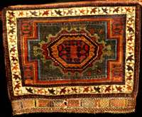 Kurden Taschenfront Antik, Persien, um 1900, Wolle auf Wolle, ca. 56 x 68 cm, SchÄtzwert: 1400.- EURO, EHZ: 3 (altersbeding insgesamt in einen ...