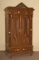 2-tÜriger Schrank, deutsch/Neustadt/Speyer, um 1880/90, komplett auf Rahmen gearbeitet, Weichholz, aufgesetzte Schnitzereien im FrÜhbarockstil, ...