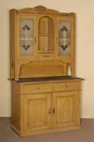 Jugendstilaufsatzschrank, deutsch/Pfalz, um 1905, Korpus Weichholz, Kammziehmalerei von hervorragender QualitÄt, Oberteil verglast, z .T. ...