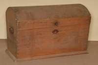 Buckeltruhe, sÜddeutsch, um 1800/10, Weichholz, ursprÜngliche Fassung, einfache Inneneinrichtung, original Schloß, SchlÜsselschild fehlt, ...