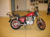 HONDA CX 500 C, Bj. 04/81, 27.316km, 37kW, abgemeldet seit ?88. Lief bis dann einwandfrei! Wassergekühlter V-Twin, Alus in Fahrzeugfarbe, ...