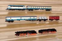 Konvolut Minitrix, wohl 80er Jahre, best. aus: Diesellok Nr. 2059, dazu Pers.wagen 3113 u. 3111, GÜterwagen 3537 und 1 GÜterwage Roco Nr. 02306 ...