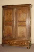 Schrank, deutsch, um 1830, Biedermeier, Eiche und Nußbaum massiv, zweitÜriger Korpus, TÜrinlets dreifach gegliedert, Rahmenkonstruktion, ...