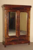WÄsche- bzw. Kleiderschrank, deutsch, um 1850, SpÄtbiedermeier, Korpus Weichholz, Nußbaum- und Wurzelnußfurnier, zweitÜriges MÖbel, mit ...