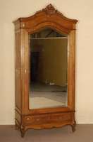 Schrank, deutsch, um 1890, Eiche massiv, mittelbraun gebeizt, eintÜriges MÖbel als SpiegeltÜr, Kopfteil geschwungene AusfÜhrung, mit ...