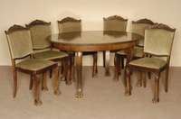 Spiesezimmertisch mit 6 StÜhlen, deutsch, um 1910, Barockstil mit Jugendstileinschlag, Nußbaum massiv, Nußbaumfurnier, dieses gespiegelt ...