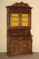Aufsatzbuffet, Frankreich, um 1870, Eiche massiv, aus dem Vollholz geschnitzte Tiere und BlÜten, mit Jagd- und floralen Motiven, Leiste mit ...