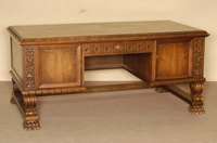 Schreibtisch, deutsch, um 1910, Neo -Renaissacestil, Nußbaum massiv, Nußbaumfurnier, z.T. Weichholz, TatzenfÜße aus dem Vollholz geschnitzt, ...