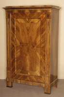 eintÜriger Biedermeierschrank, Österreich/Wien oder Umgebung, um 1825/30, Korpus Weichholz ,Front auf Rahmen gearbeitet, Lisenen in ...