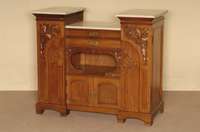 Anrichte, Jugendstil, deutsch, um 1890, Korpus Weichholz, Nußbaum furniert, seitlich 2 TÜren mit Blumenmotiv dekoriert, asymmetrische Bogenform, ...